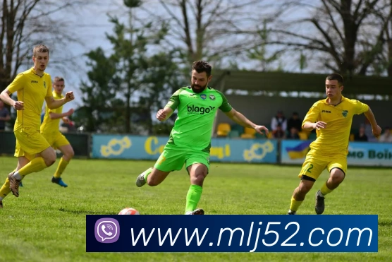 阿根廷点球击败法国夺冠梅西捧起世界杯金杯